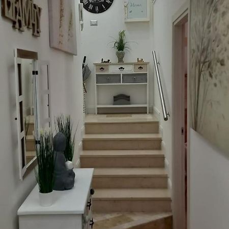 My Family Intero Appartamento Con Parcheggio Privato بوتنزا المظهر الخارجي الصورة